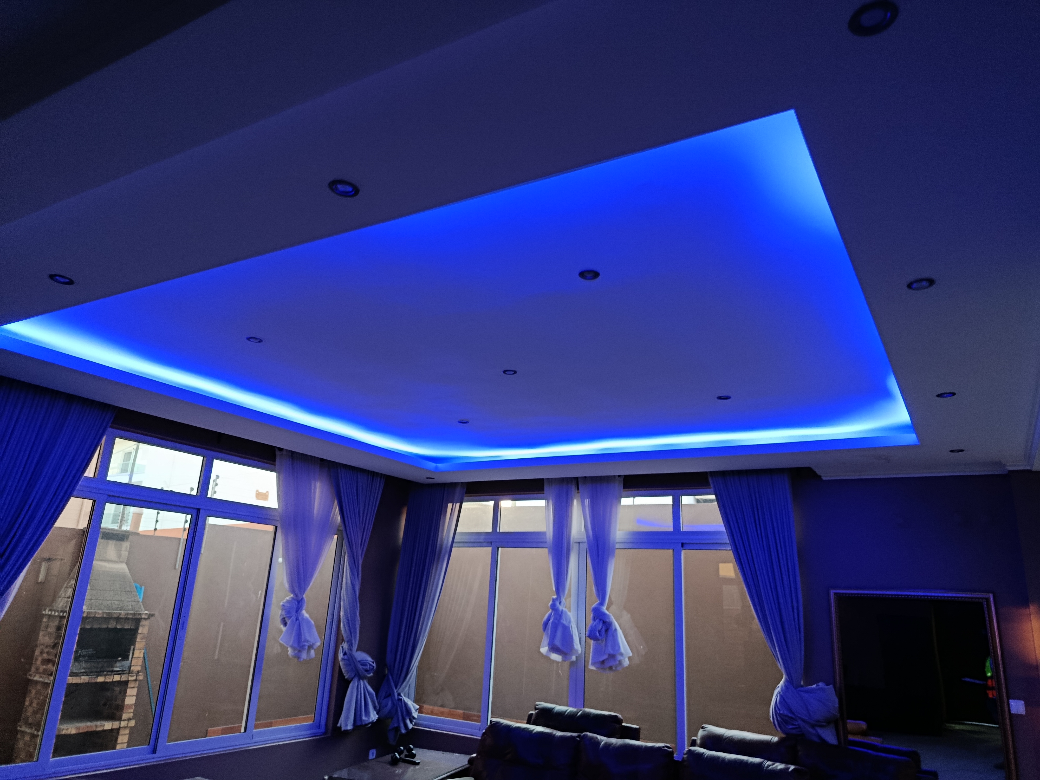 Teto falso e barramento